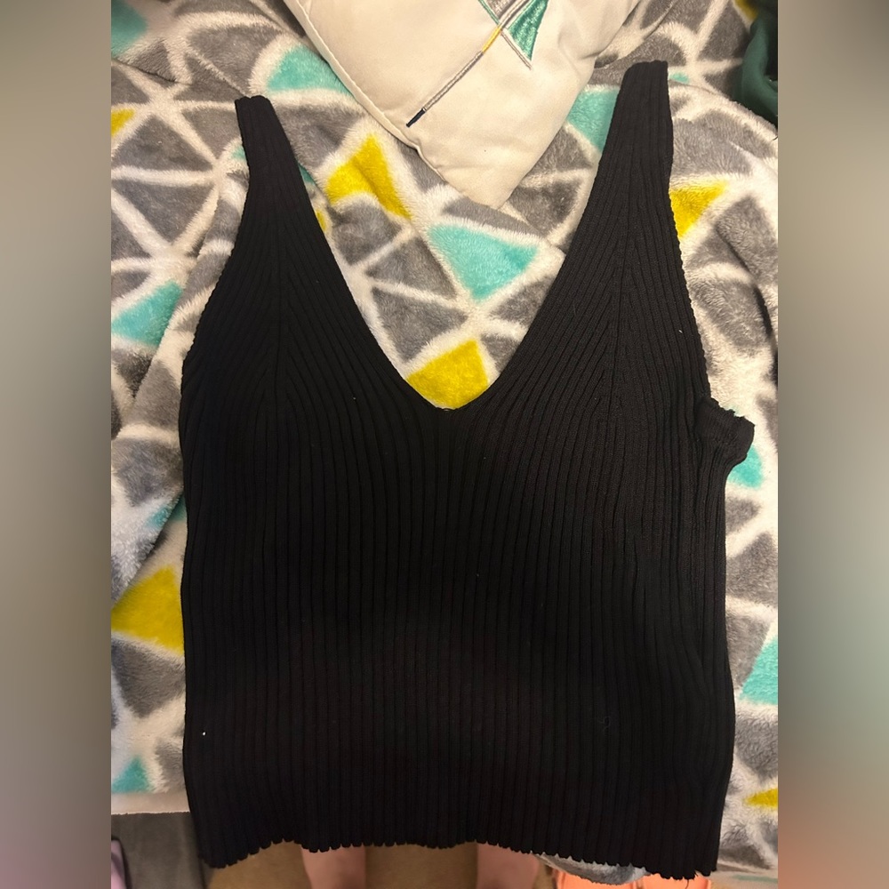 black cropped tank top